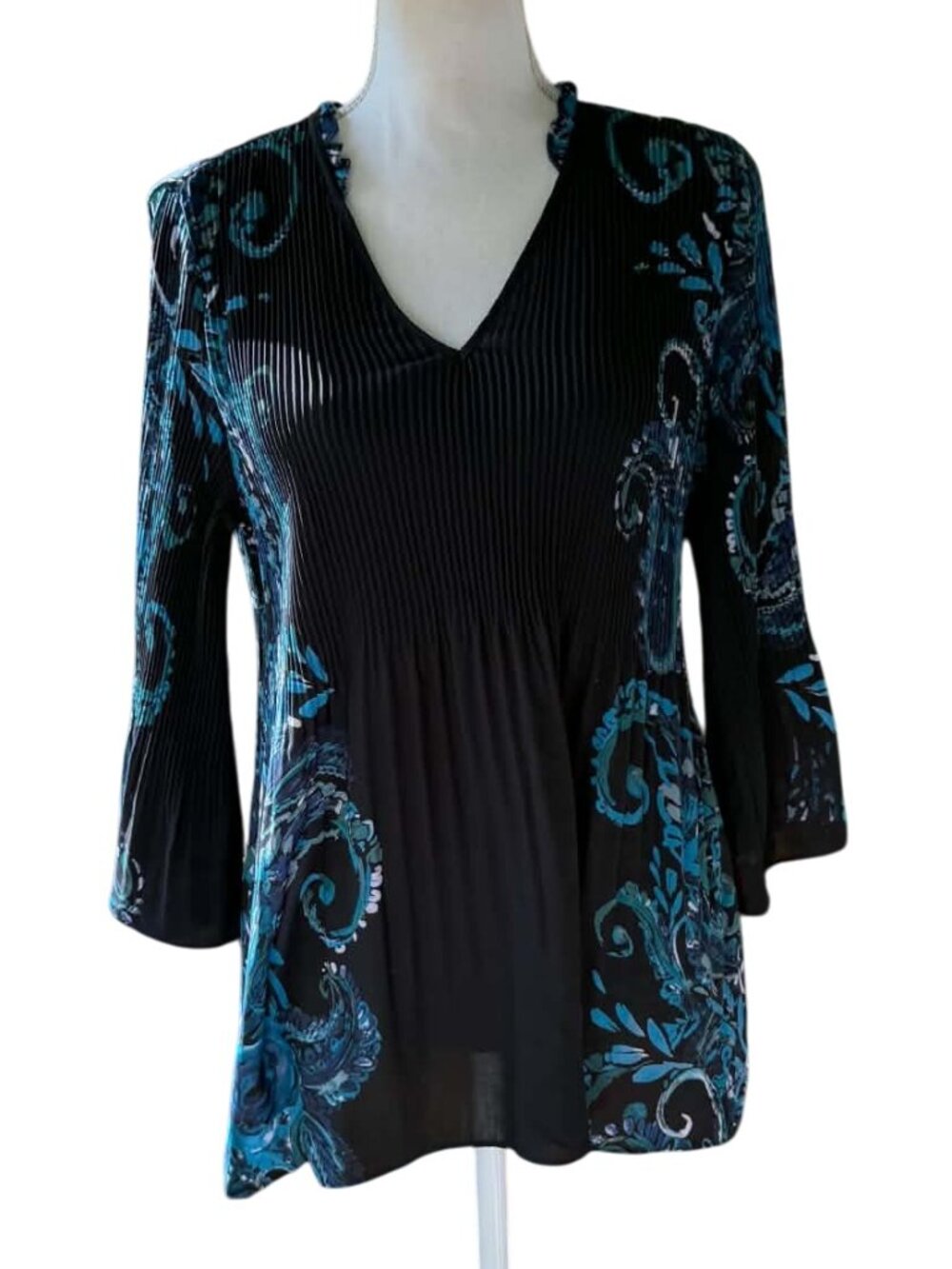 QUINTESSENTIAL Pleated V-Neck Paisley Print Blouse